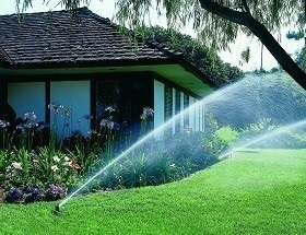 Sprinkleranlage Rasen Automatische Sprinkler-Anlage für Rasen