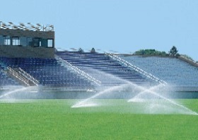 Rasenbewsserung Sportplatz mit Rasensprinkleranlage